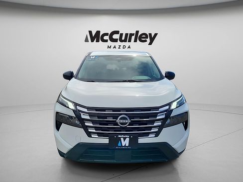 Used 2024 Nissan Rogue S AWD/4WD image 2