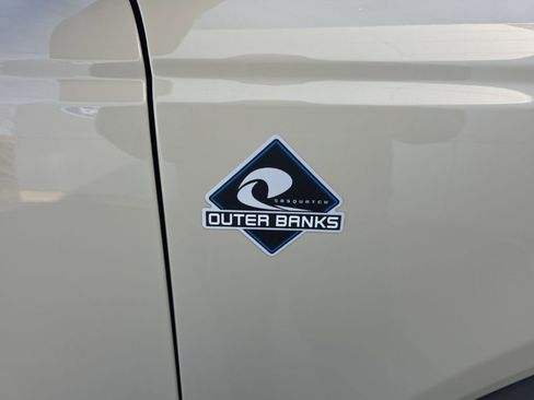 New 2025 Ford Bronco Outer Banks w/ Sasquatch Package image 5