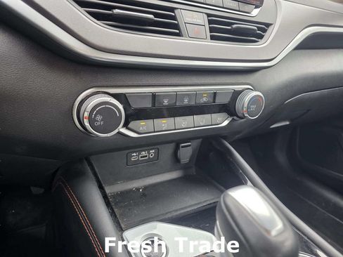Used 2025 Nissan Altima 2.5 SR FWD image 13