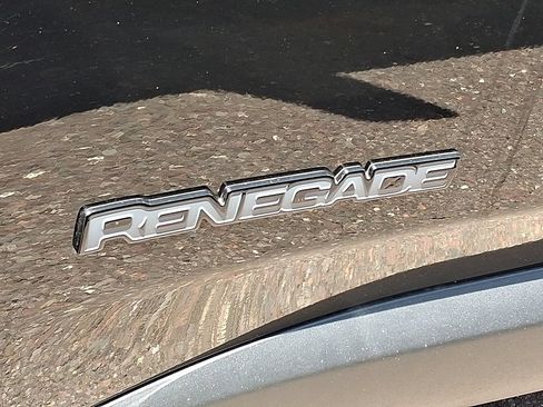 Used 2022 Jeep Renegade Altitude w/ Convenience Group AWD/4WD image 10