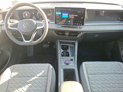 Certified 2025 Volkswagen Tiguan S w/ 18" Wheel Package image 15