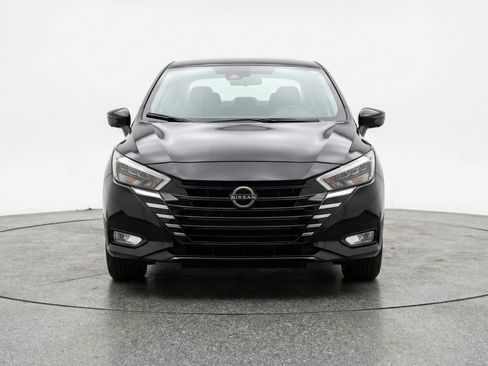 Used 2025 Nissan Versa SV image 2