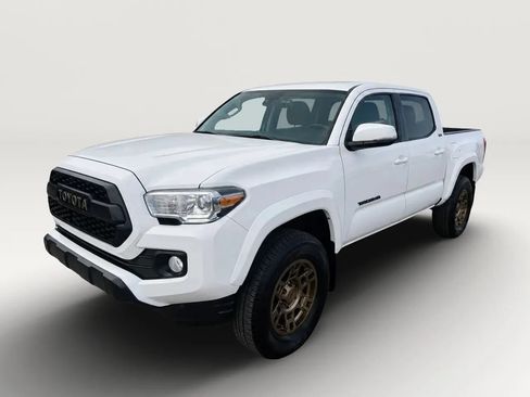 Used 2022 Toyota Tacoma SR5 w/ Technology Package AWD/4WD image 3