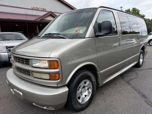 Used 2001 Chevrolet Express 1500 LT RWD image 1
