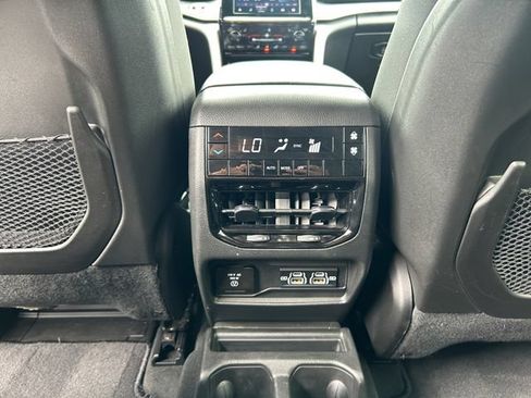 Used 2024 Jeep Grand Cherokee L Laredo AWD/4WD image 20