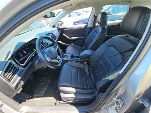 Used 2024 Volkswagen Jetta SE FWD image 5