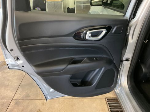 Used 2025 Jeep Compass Limited w/ High Altitude Package AWD/4WD image 18