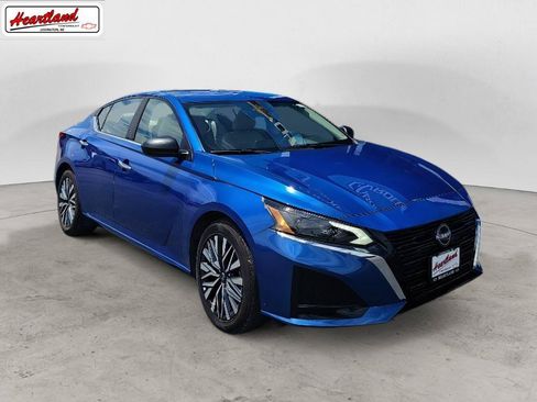 Used 2025 Nissan Altima 2.5 SV FWD image 1