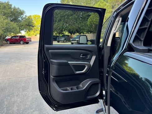 Used 2021 Nissan Titan SV w/ SV Convenience Package AWD/4WD image 17