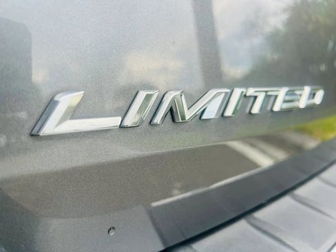 Used 2022 Ford Explorer Limited w/ Equipment Group 301A RWD image 9