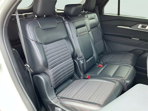Certified 2025 Ford Explorer ST-Line w/ ST-Line Street Pack image 36