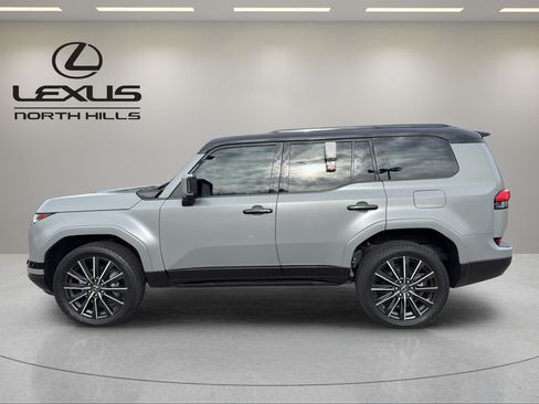 Used 2024 Lexus GX 550 w/ Accessory Package (2T) AWD/4WD image 8