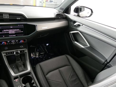 Used 2023 Audi Q3 2.0T Premium w/ Convenience Package AWD/4WD image 25