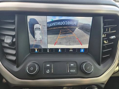 Used 2022 GMC Acadia Denali w/ Denali Technology Package image 9