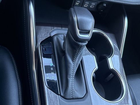 Used 2023 Toyota Highlander Limited image 21