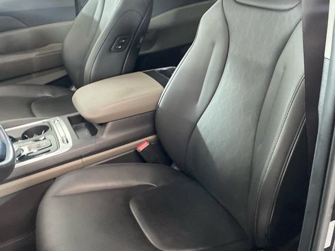 Used 2025 Kia Carnival SX FWD image 12