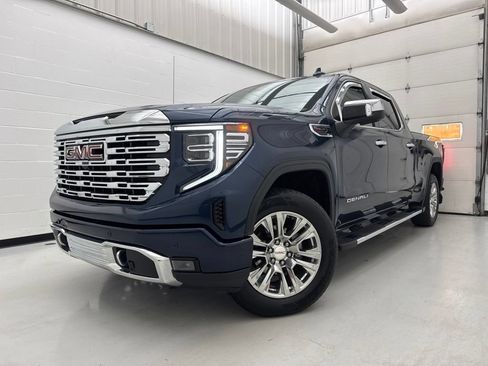 Used 2022 GMC Sierra 1500 Denali w/ Technology Package AWD/4WD image 3