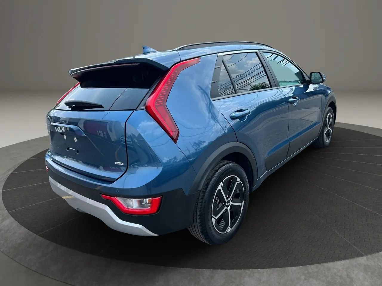 Used 2025 Kia Niro EX FWD image 5