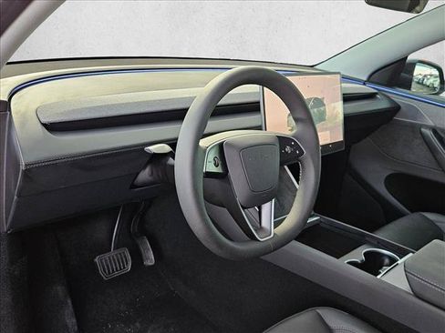 Used 2026 Tesla Model Y 2WD image 10