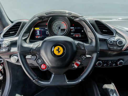 Used 2018 Ferrari 488 GTB RWD image 65