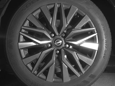 Used 2025 Nissan Altima 2.5 SV image 14