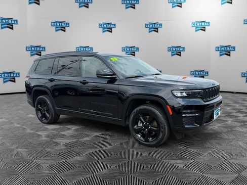 Used 2023 Jeep Grand Cherokee L Limited w/ Black Appearance Package AWD/4WD image 8