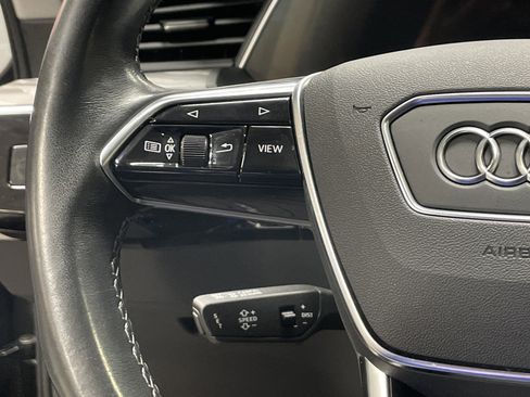 Used 2022 Audi e-tron Premium Plus w/ Premium Plus Package image 19