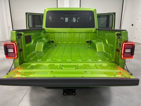 Used 2025 Jeep Gladiator Mojave w/ Convenience Group AWD/4WD image 33