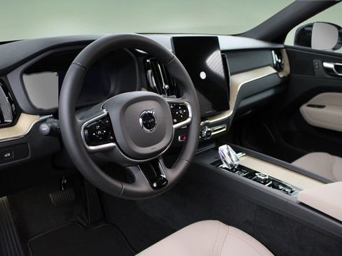 New 2026 Volvo XC60 B5 Core AWD/4WD image 2