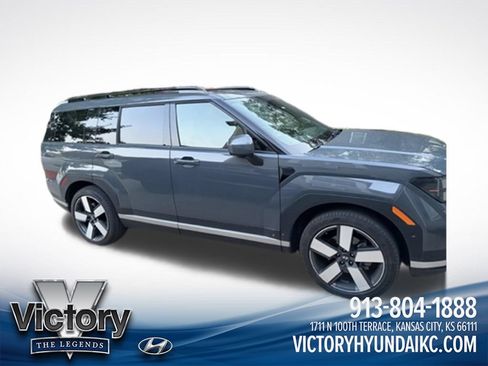 Used 2024 Hyundai Santa Fe Limited AWD/4WD image 2