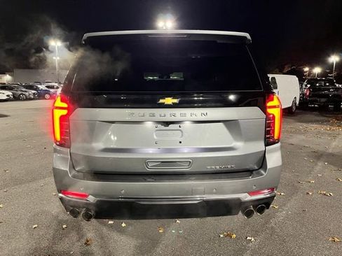 Used 2025 Chevrolet Suburban Premier AWD/4WD image 7