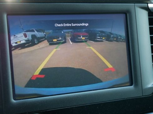 Used 2023 Chrysler Voyager LX FWD image 32