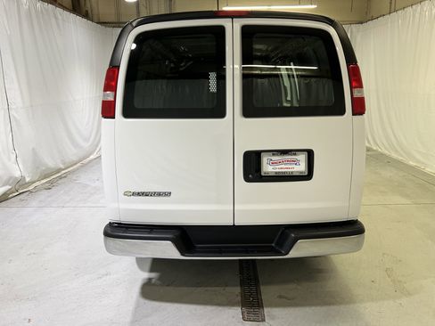 Used 2023 Chevrolet Express 2500 w/ Driver Convenience Package image 9