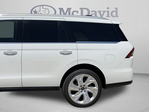 Certified 2025 Lincoln Navigator Reserve AWD/4WD image 30