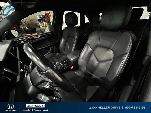 Used 2022 Porsche Macan AWD/4WD image 26