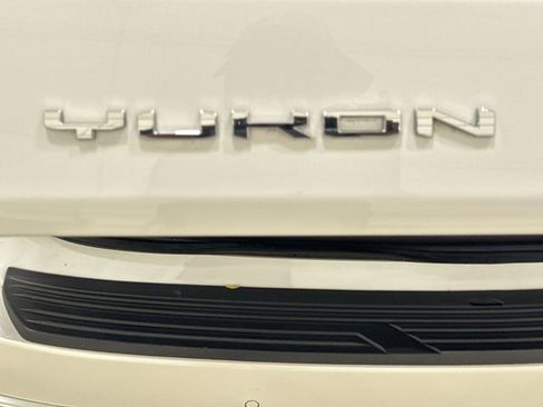 Used 2022 GMC Yukon SLT w/ SLT Premium Package image 32