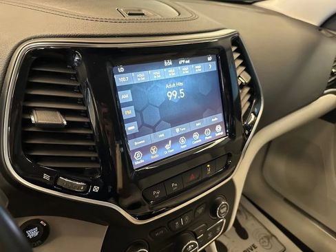 Used 2020 Jeep Cherokee Limited w/ Technology Group AWD/4WD image 12