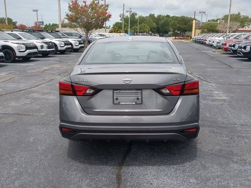 Used 2024 Nissan Altima 2.5 SV FWD image 7