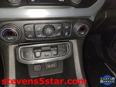 Used 2022 GMC Acadia SLT w/ Elevation Edition image 16