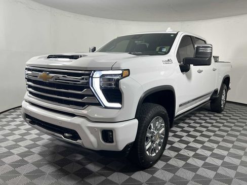 Used 2024 Chevrolet Silverado 2500 High Country w/ LPO, Dark Essentials Package AWD/4WD image 3