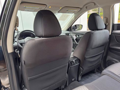 Used 2019 Nissan Rogue SV w/ Premium Package FWD image 34
