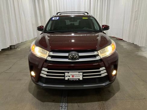 Certified 2019 Toyota Highlander XLE image 9