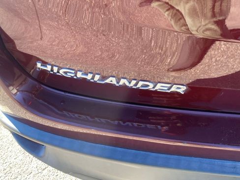 Used 2018 Toyota Highlander XLE image 15