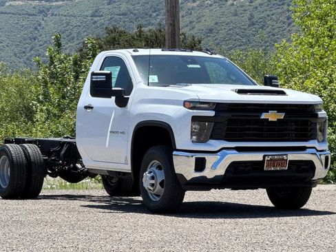 New 2026 Chevrolet Silverado 3500 W/T w/ WT Convenience Package RWD image 2