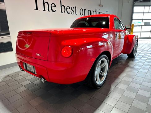 Used 2004 Chevrolet SSR w/ Preferred Equipment Group image 6