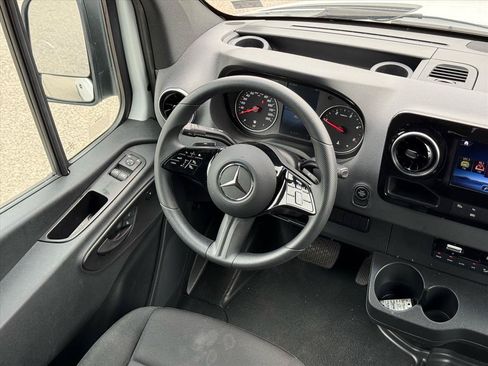 Used 2025 Mercedes-Benz Sprinter 2500 image 22