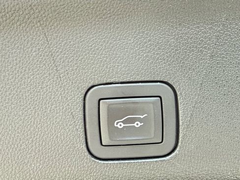 Certified 2025 Chevrolet Suburban Z71 image 19