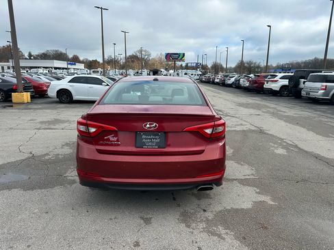 Used 2015 Hyundai Sonata SE image 4