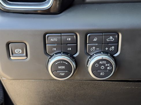 Used 2025 GMC Sierra 2500 Denali AWD/4WD image 21