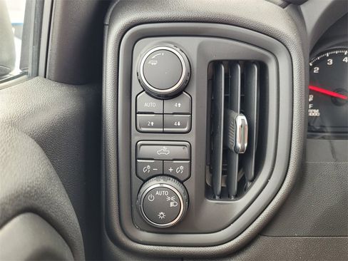 Used 2025 Chevrolet Silverado 1500 Custom Trail Boss w/ Dark Appearance Package image 38